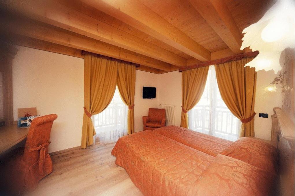 Residence Garni Il Giglio Commezzadura Oda fotoğraf