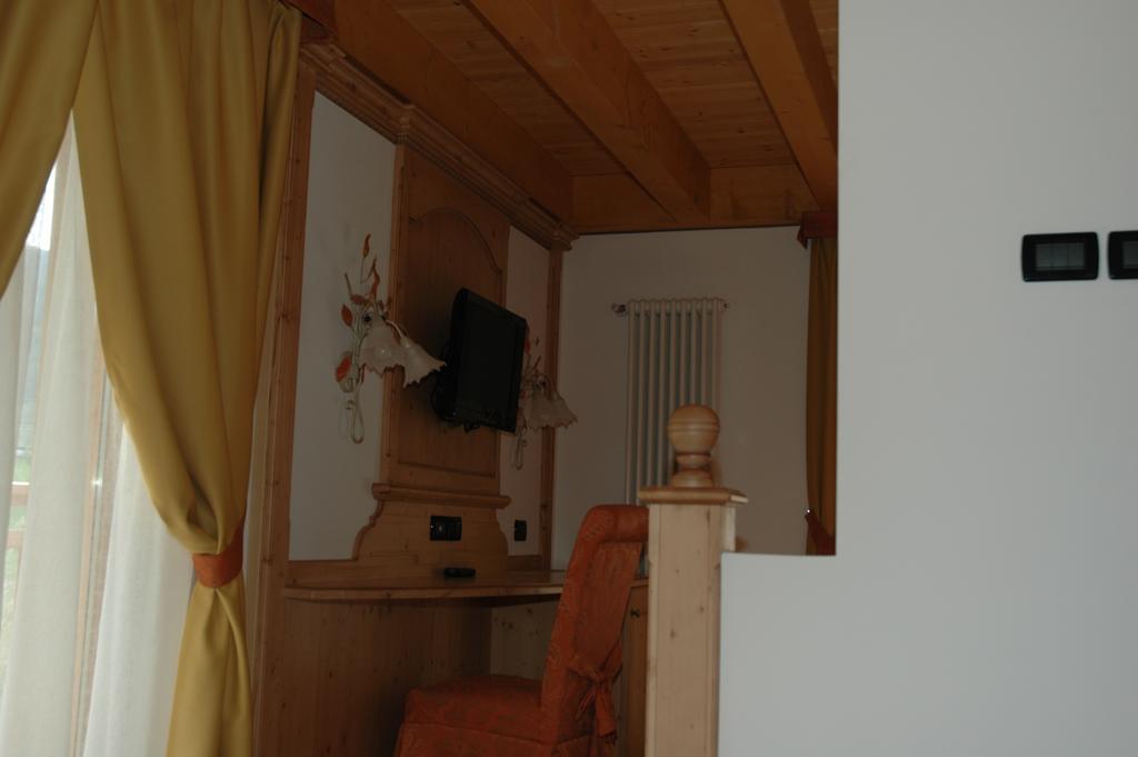 Residence Garni Il Giglio Commezzadura Oda fotoğraf
