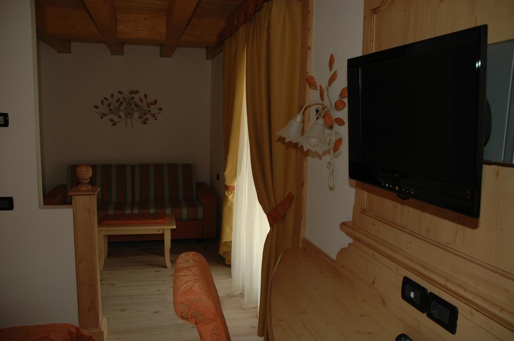 Residence Garni Il Giglio Commezzadura Oda fotoğraf
