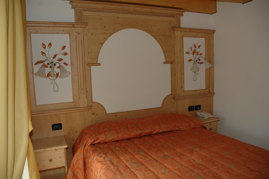 Residence Garni Il Giglio Commezzadura Oda fotoğraf