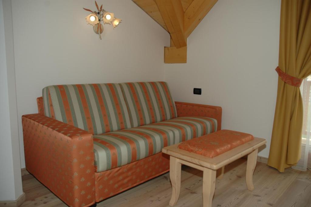Residence Garni Il Giglio Commezzadura Oda fotoğraf
