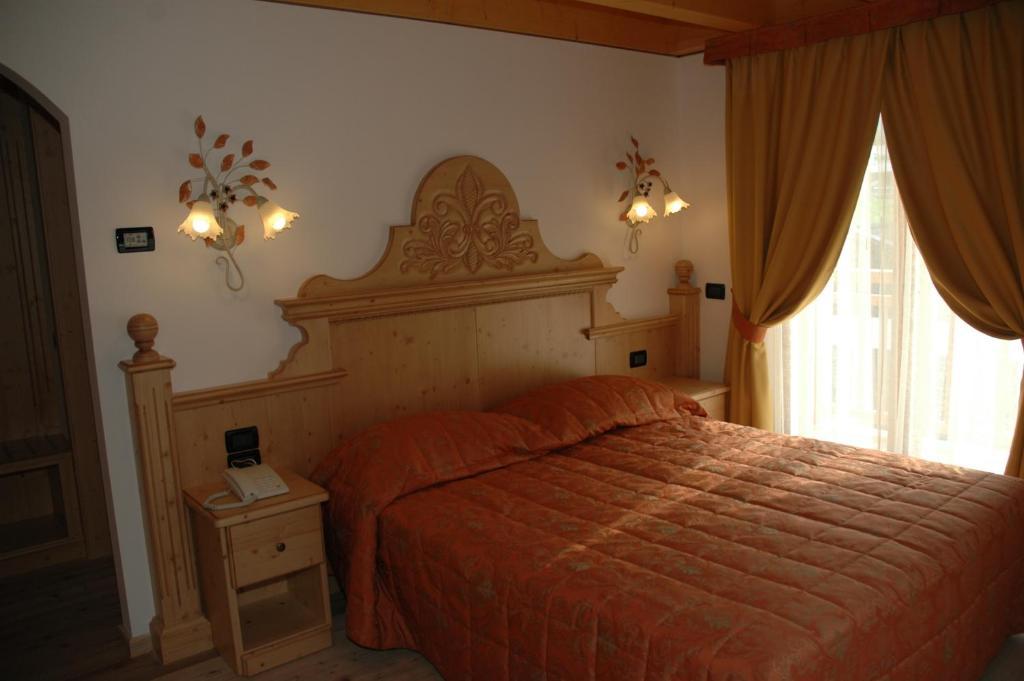 Residence Garni Il Giglio Commezzadura Oda fotoğraf