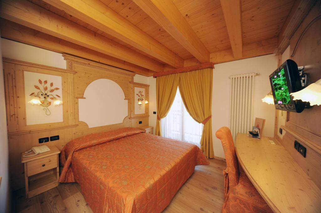 Residence Garni Il Giglio Commezzadura Dış mekan fotoğraf